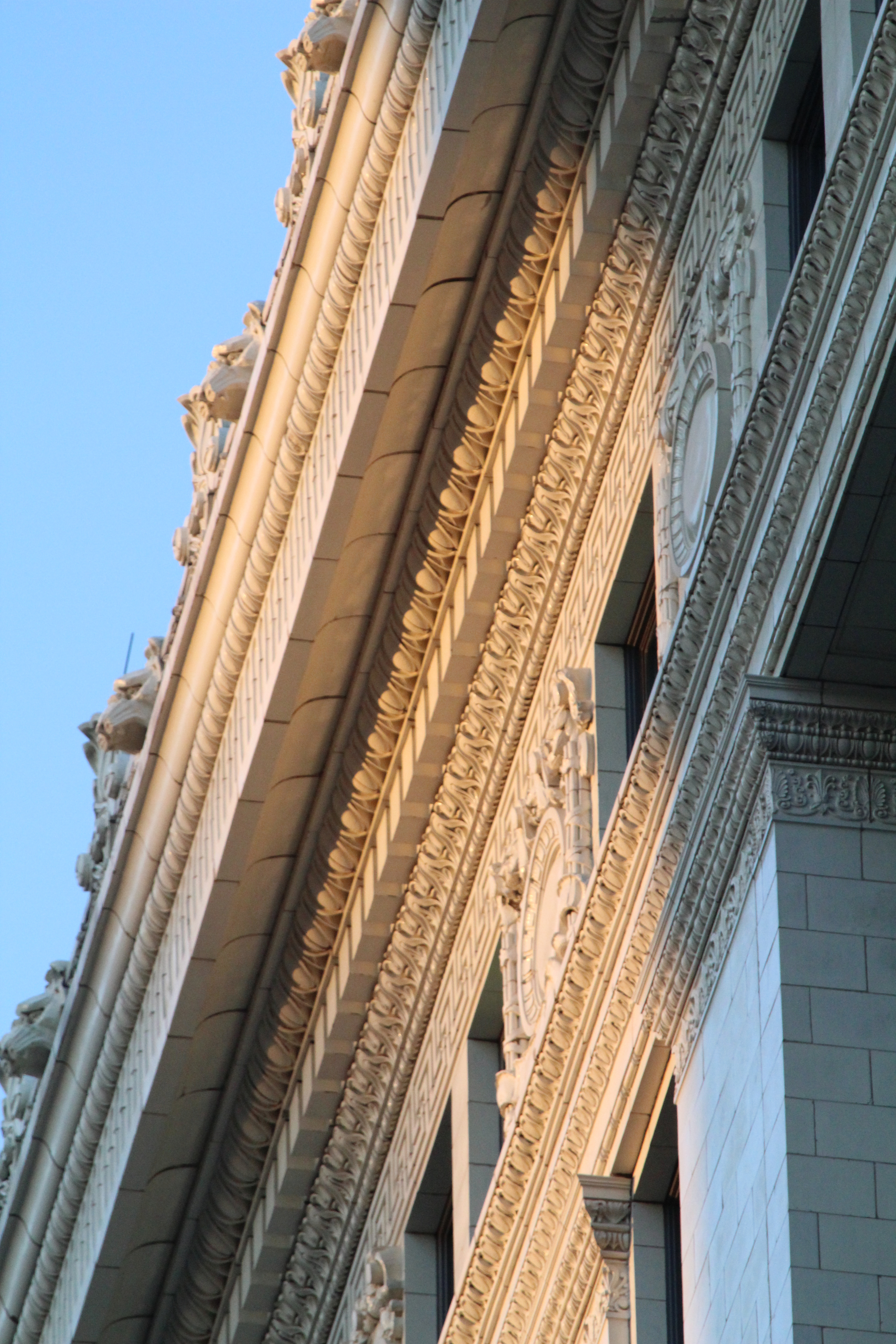 古典的な装飾をもつ建築細部