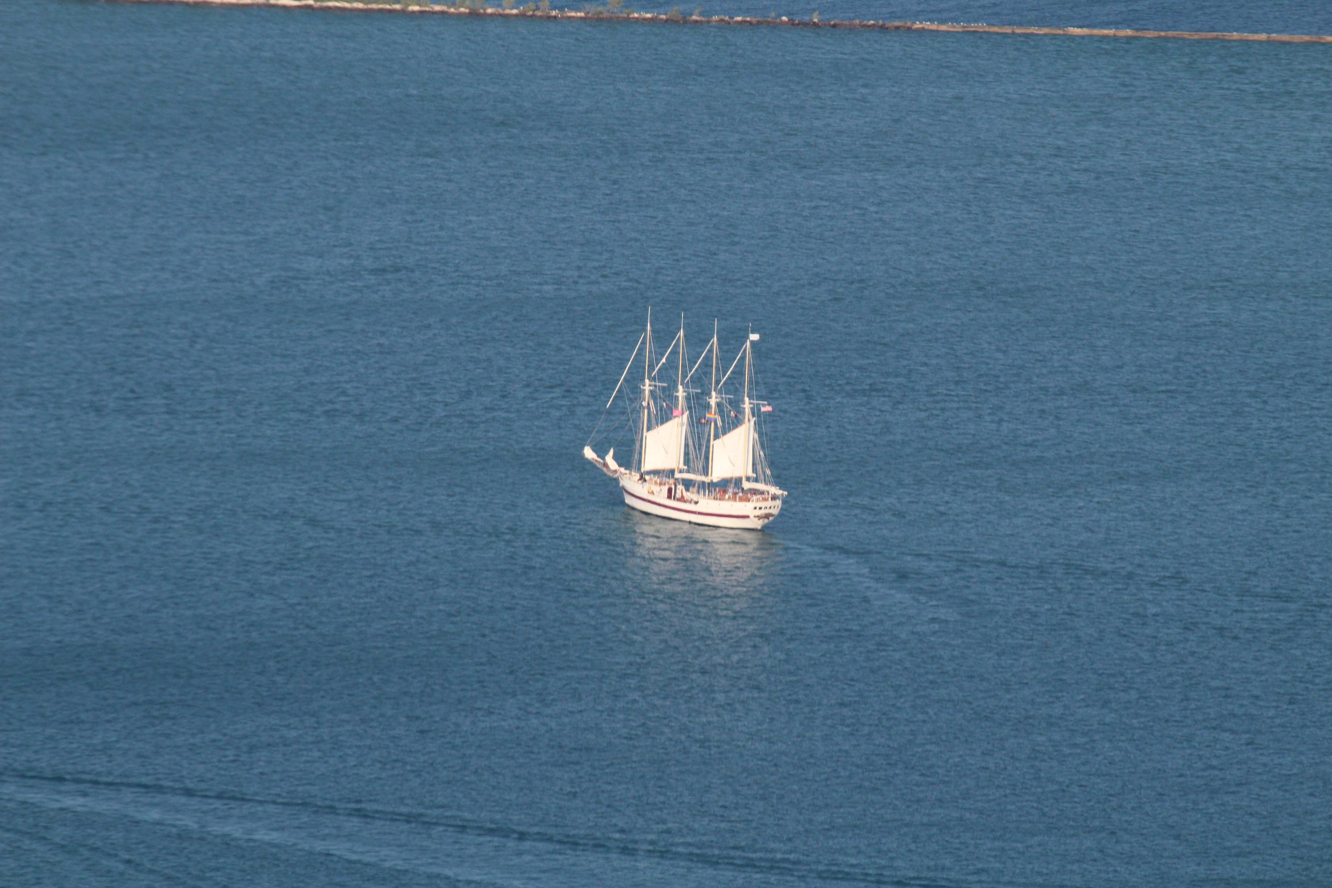 レイクミシガンへ伸びる桟橋の印象的な眺め