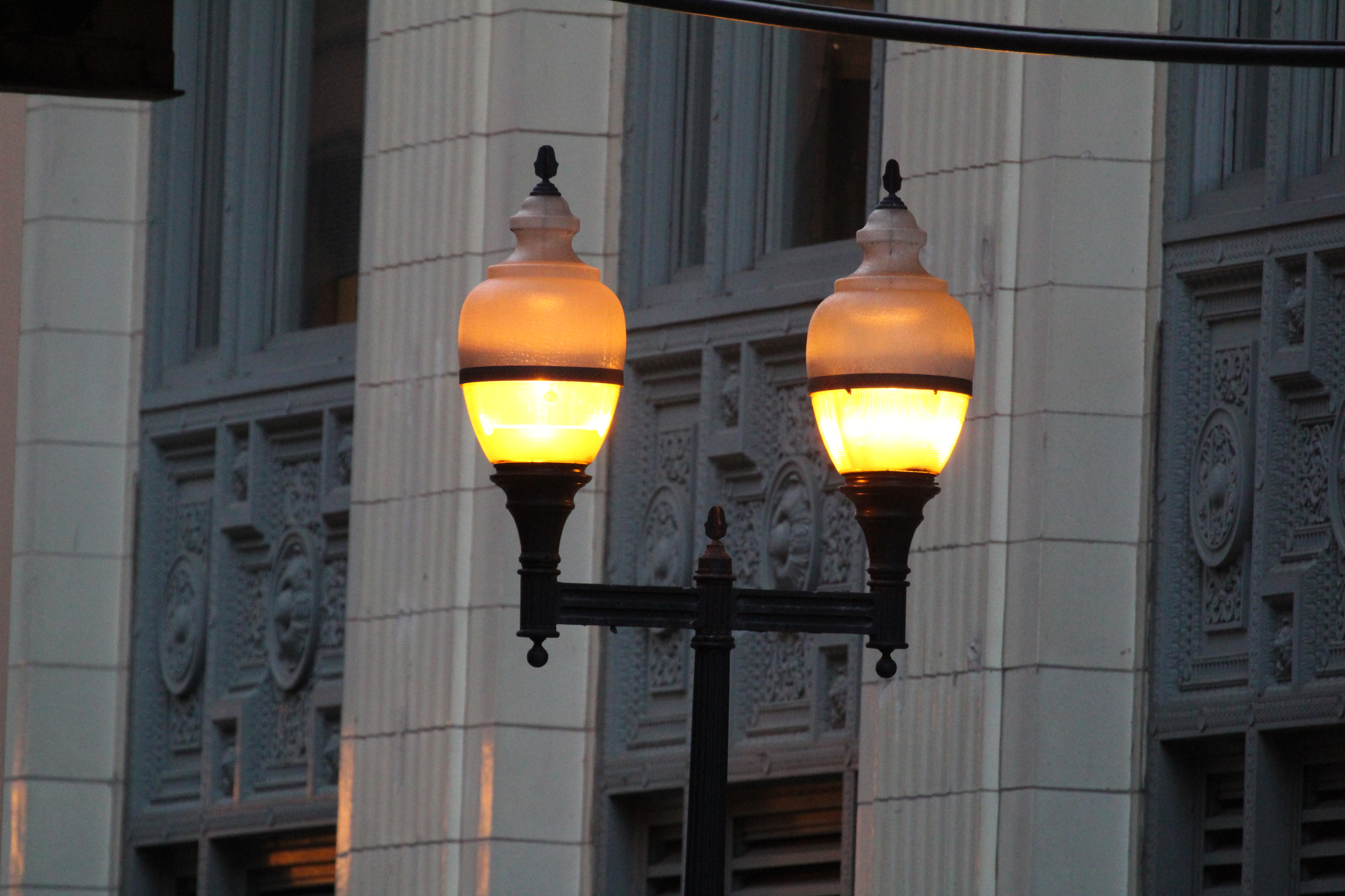街灯と歴史建築の並ぶミシガン・アベニュー
